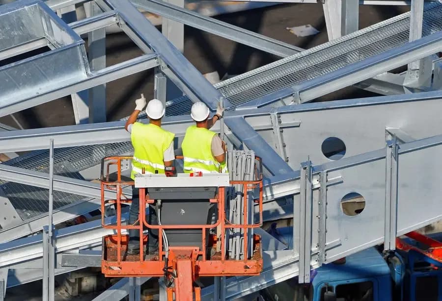 Monteur für Stahlbau und Industrieprojekte